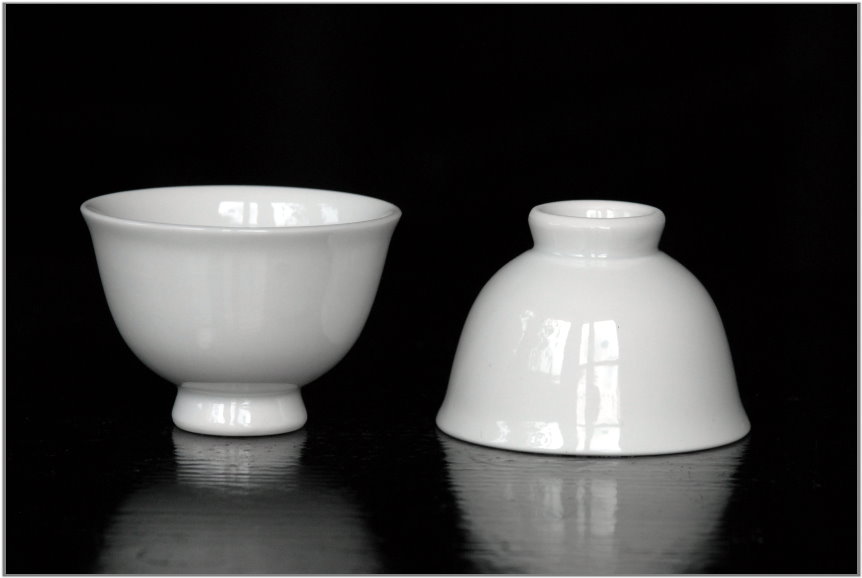 fehér porcelán japán teáscsésze